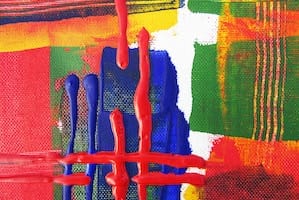 Dieses Bild zeigt ein abstraktes Gemälde. Die Farben sind in rot,  blau und grün gehalten. Dieses Bild soll Patchwork-Familien symbolisieren.